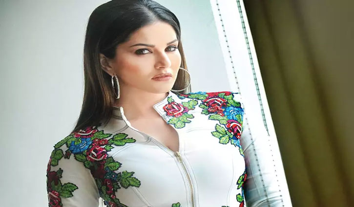 There are many difficulties in balancing professional life and motherhood: Sunny Leone