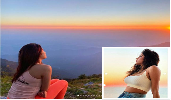 Janhvi Kapoor posted sunset pictures in a seductive style