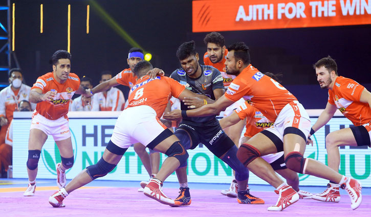 PKL 8: Gujarat Giants reached the playoffs after defeating Mumba, Jaipur's hopes completely over