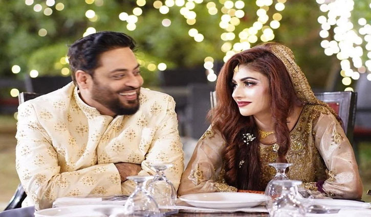 Pakistan's leader Amir Liaquat's 18-year-old third wife filed for divorce
