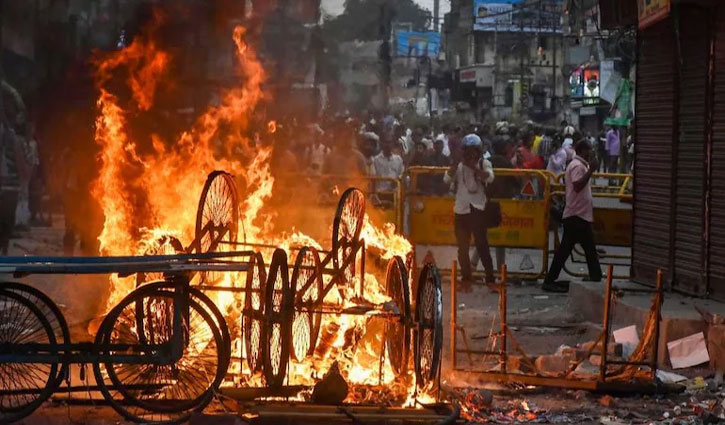 The saints of Kashi Dharma Parishad demanded the government to close the stone pelting mosques