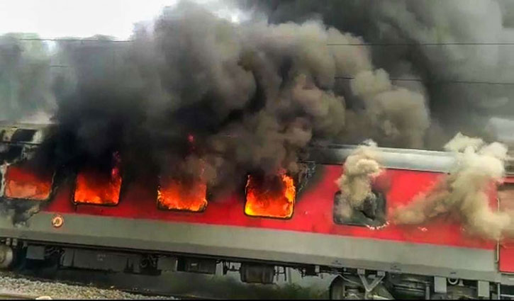 Agneepath scheme: Violent protests continue in Bihar, many trains set on fire