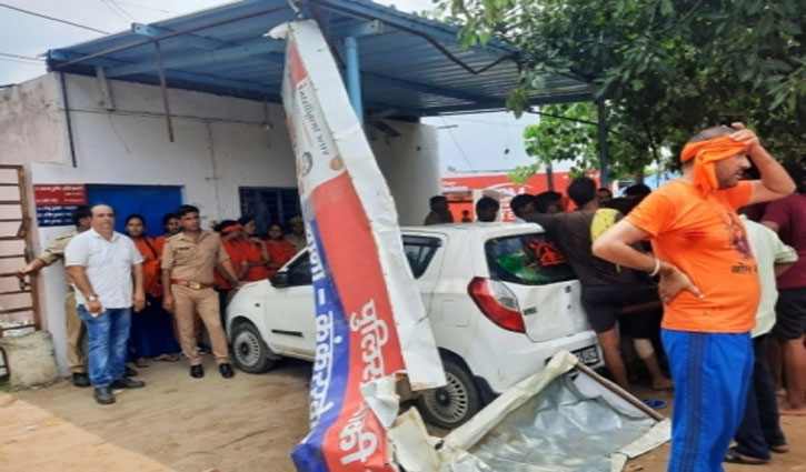 In Meerut, two youths spit on Kanwar, angry Shiva devotees vandalized the police station, blocked the road