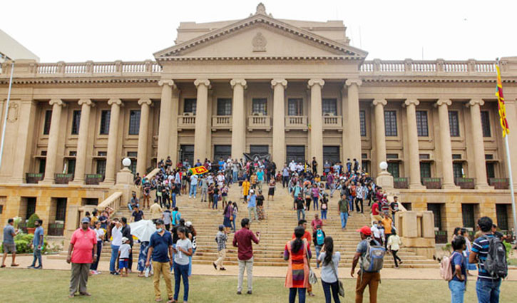 Dictator turns 'Lanka' of gold into ashes