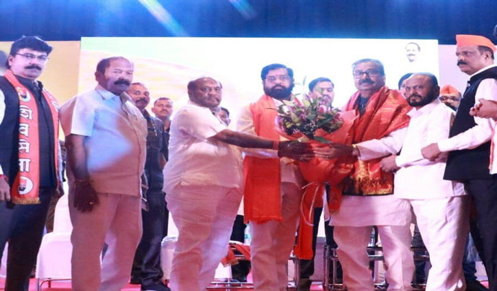 Another blow to Thackeray faction, Lok Sabha member Gajanan Kirtikar joins hands with CM Shinde