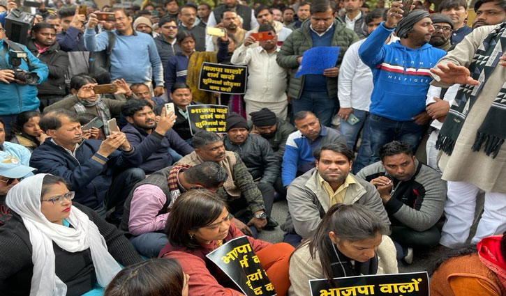 AAP MLAs protest outside BJP MP Ramesh Bidhuri's residence over demolition of slums in South Delhi
