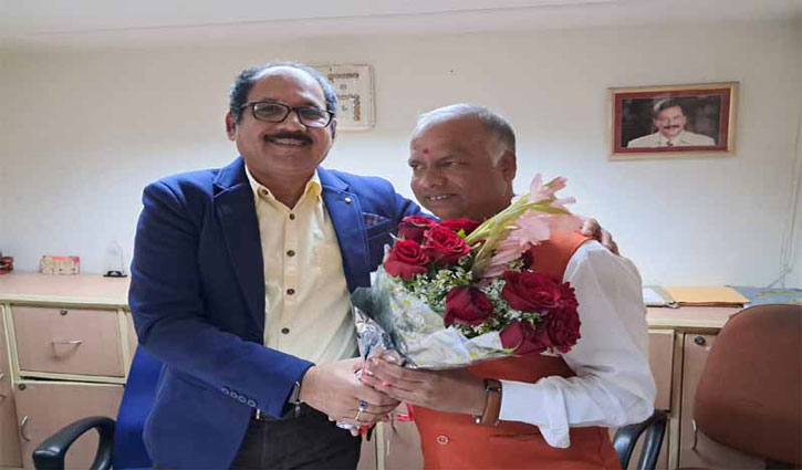 Senior journalist Krishnamohan Jha took over the responsibility of Madhya Pradesh State Head of Sahara Samay