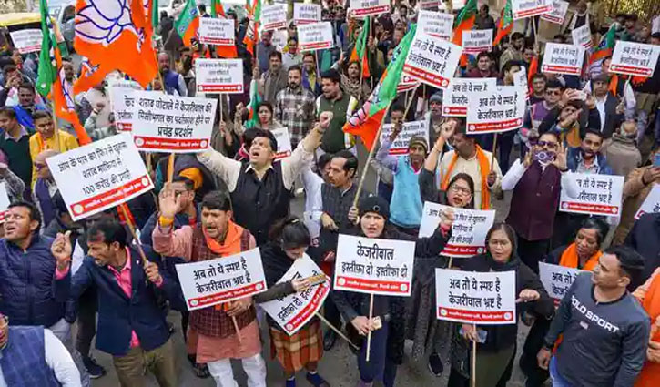 BJP protests outside AAP headquarters over Delhi liquor scam