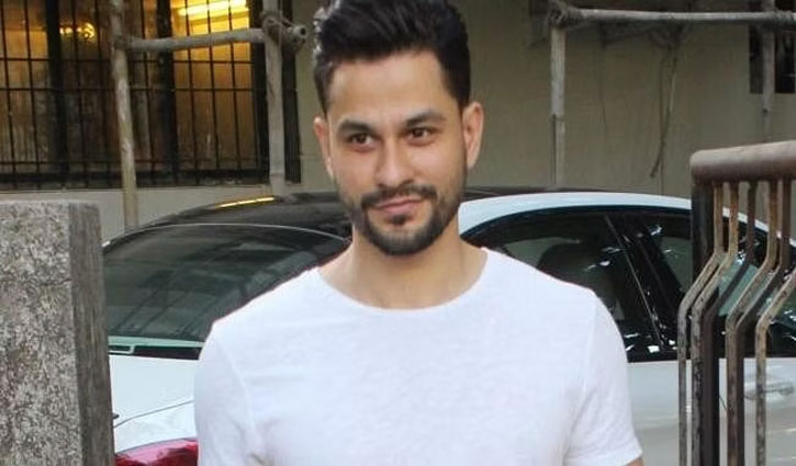 Actor Kunal Khemu's look in the song 'Namo Hari' is similar to the character he played in the film 'Lootcase'