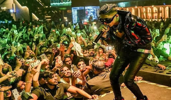 Protesters block 'Bigg Boss 16' winner MC Stan's Indore event