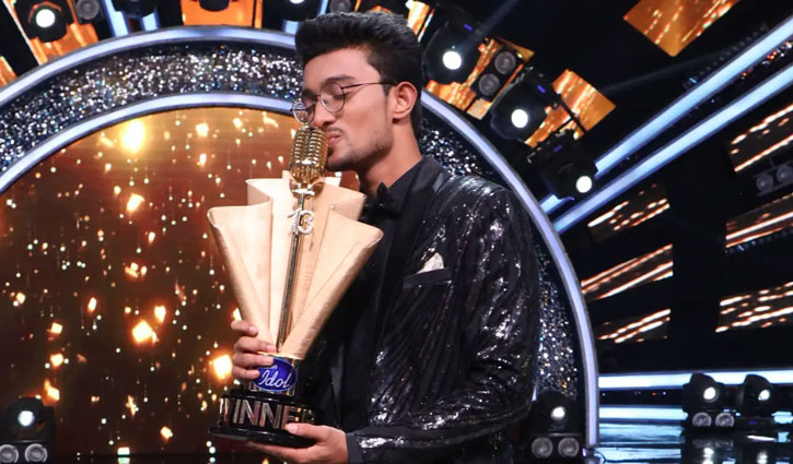 From Bhajan-Kirtan to 'Indian Idol 13' trophy, Rishi Singh shares his journey
