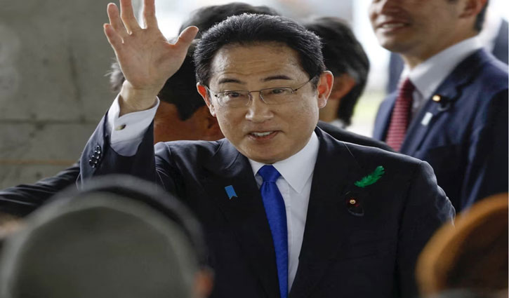 Japanese PM Kishida narrowly escapes bomb attack