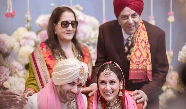 Dharmendra seen with first wife Prakash Kaur at Karan Deol-Drisha's wedding