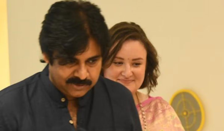 Amid divorce rumours, superstar Pawan Kalyan shares picture with wife Anna