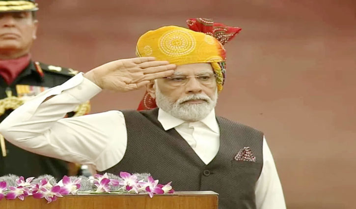 Not 'friends, brothers and sisters': PM Modi now addresses people as 'parivarjan' in his Independence Day speech