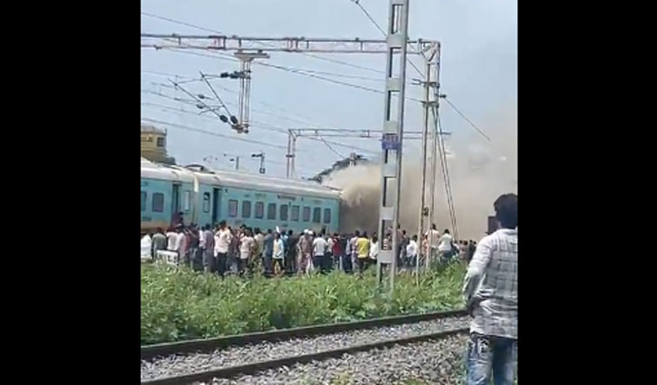Fire breaks out in Humsafar Express train in Valsad, Gujarat, all passengers safe