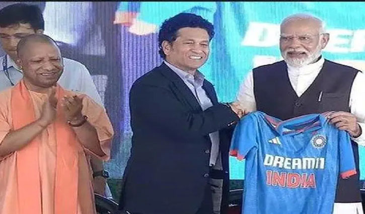 Sachin Tendulkar gave Indian cricket team jersey to Prime Minister Narendra Modi