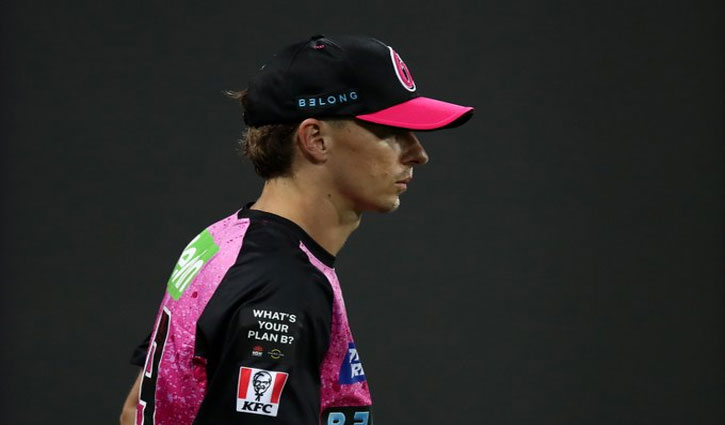 Big Bash League: England's Tom Curran suspended for four matches for copying umpire