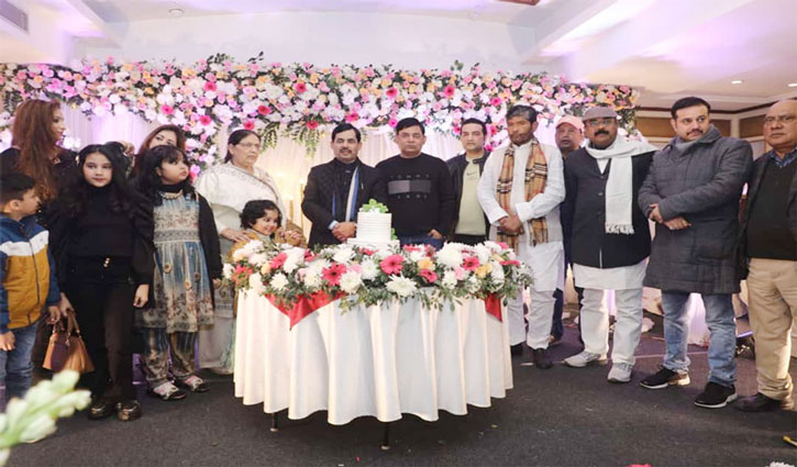 NBC24 Managing Director Mustafa Hussain's birthday was celebrated with great pomp, many big players of politics including Union Minister gathered.