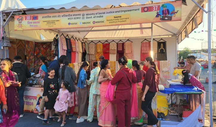 Crafts Samagam fair regains its glory after bad weather