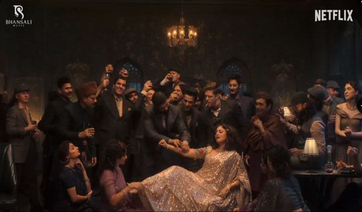 Sonakshi Sinha's killer style in the song 'Tilsmi Baahen', second song of 'Hiramandi: The Diamond Bazaar' released