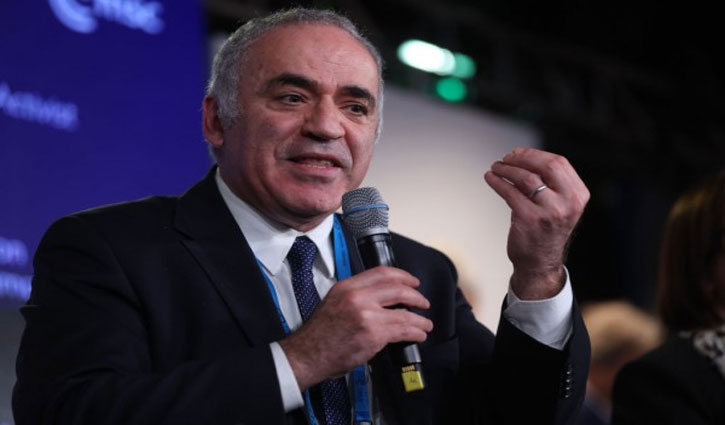 After the post on Rahul Gandhi went viral, Garry Kasparov issued clarification, said- 'Consider it a joke'