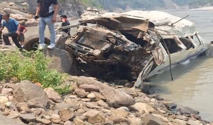 10 dead after vehicle with 26 passengers falls into gorge in Uttarakhand