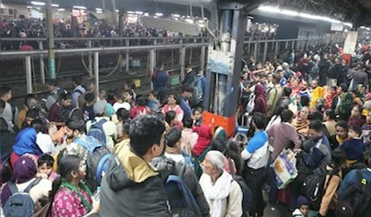 Many opposition leaders blamed the government's 'negligence' for the death at New Delhi station