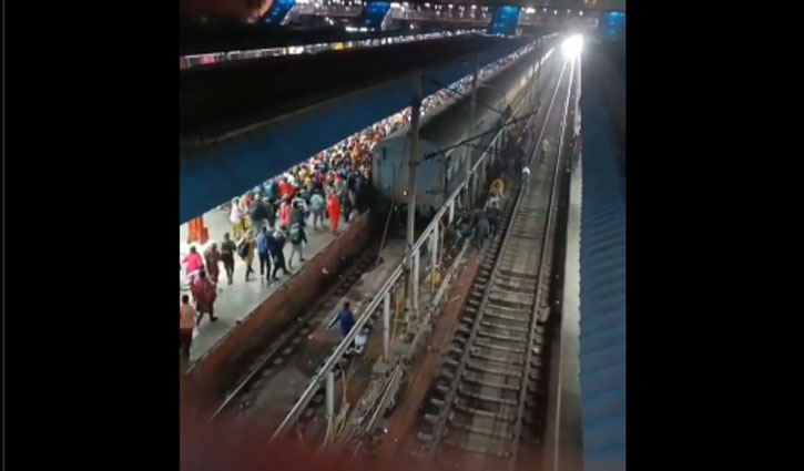 11 Women, 5 Children Among 18 Dead In Maha Kumbh Rush At Delhi Railway Station