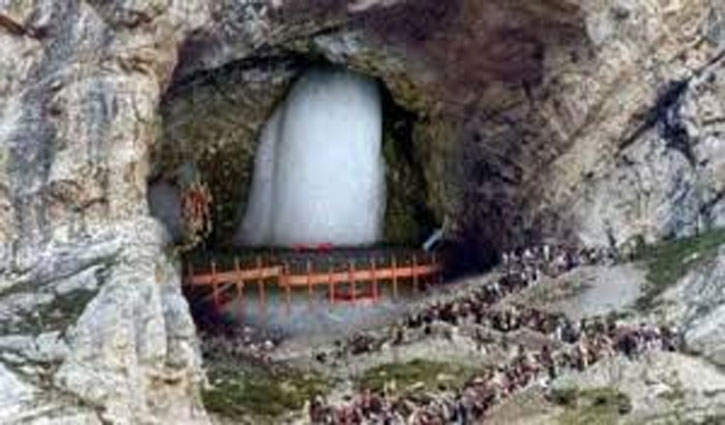 A huge crowd of devotees gathered for Amarnath Yatra 2025