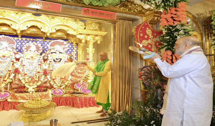 Home Minister Amit Shah participated in Mangal Aarti at the historic Shree Jagannath Temple in Ahmedabad