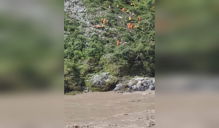Uttarakhand: One person died, 10 missing after bus fell into river