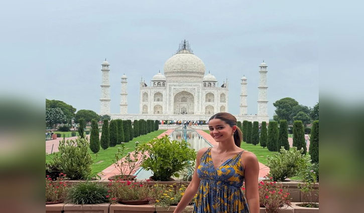 Ananya Pandey said "Wow Taj" in front of Taj Mahal, fans were mesmerized after seeing the pictures