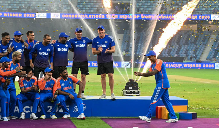 'Historic win and historic protest': India refuses to accept Asia Cup trophy from Pakistan minister