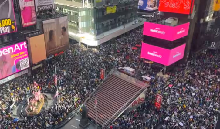 Millions of people took to the streets across US states to protest Trump's policies, a historic demonstration under the "No Kings" movement.