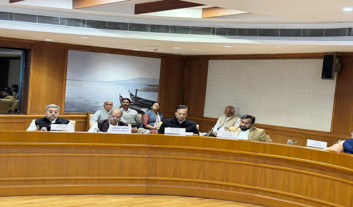 MP Brijmohan Agrawal attended the important meeting of the Estimates Committee.