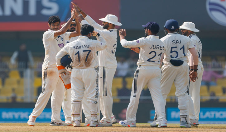 India face a big challenge as South Africa set a target of 549 runs in the Test.