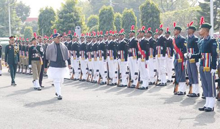 Defence Minister Shri Rajnath Singh urges youth to remain strong amidst global uncertainties.