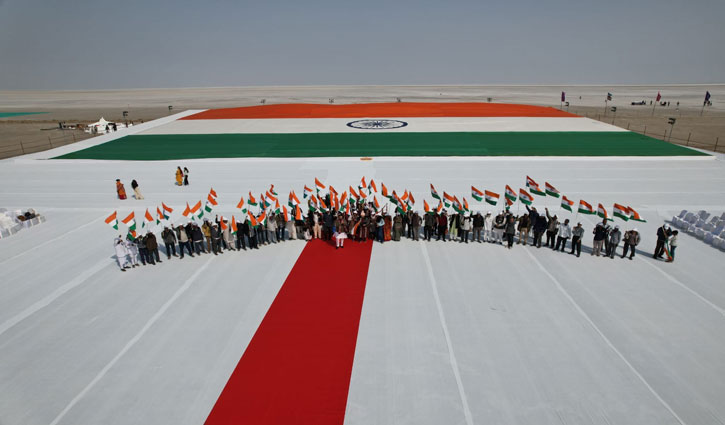 World Largest Khadi Tricolour Displayed at Rann: The Story of a Self-Reliant 'New India'