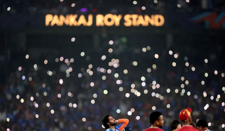 T20 World Cup: Sunil Gavaskar, Ravi Shastri criticise mid-match laser show in Kolkata