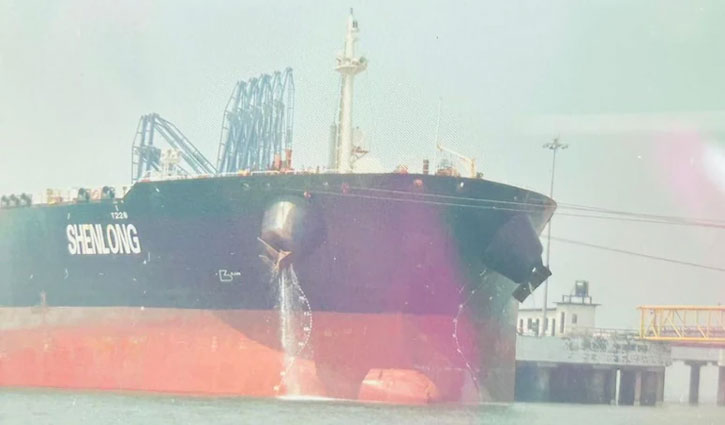 A ship carrying crude oil from Saudi Arabia arrived in Mumbai, providing significant relief to India amid tensions in the Strait of Hormuz.