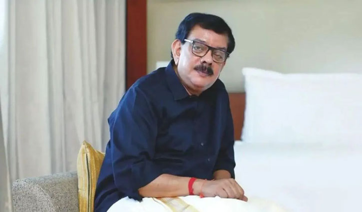 Director Priyadarshan has strongly criticized Bollywood's exhausting 'entourage culture'.