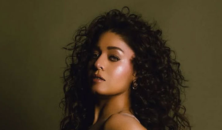 Sunidhi Chauhan Postpones Kolkata Concert Due to Severe Throat Infection; Singer Breaks Down at Lucknow Show