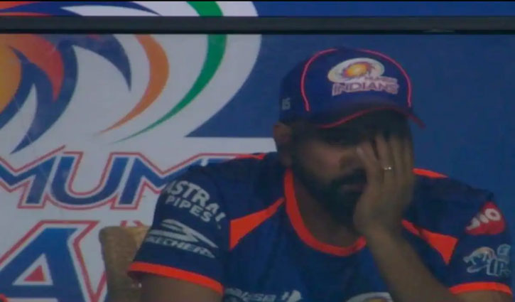 Rohit Sharma Left Stunned as Mumbai Indians' Bowlers Get Mercilessly Thrashed; Photo Goes Viral