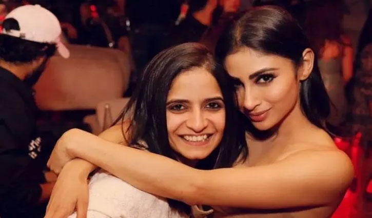 Amidst wedding troubles, actress Mouni Roy celebrated with her friends on a flight.