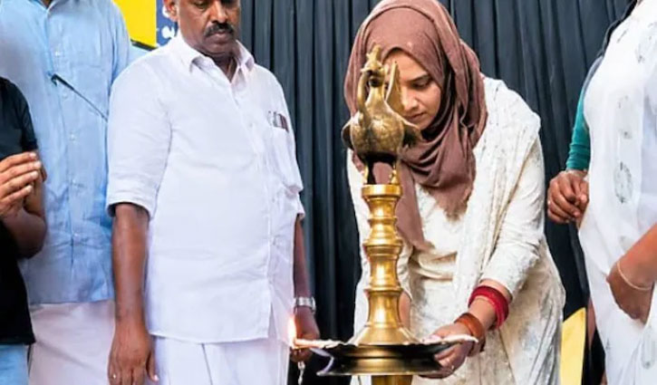 Kerala: Controversy over a Muslim League MLA lighting a lamp at an event; Muslim organizations termed it un-Islamic.