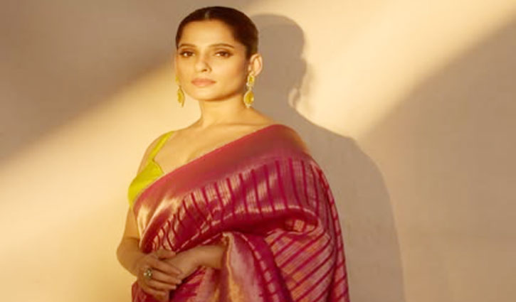 Priya Bapat said her co-star kept kissing her during the shoot.