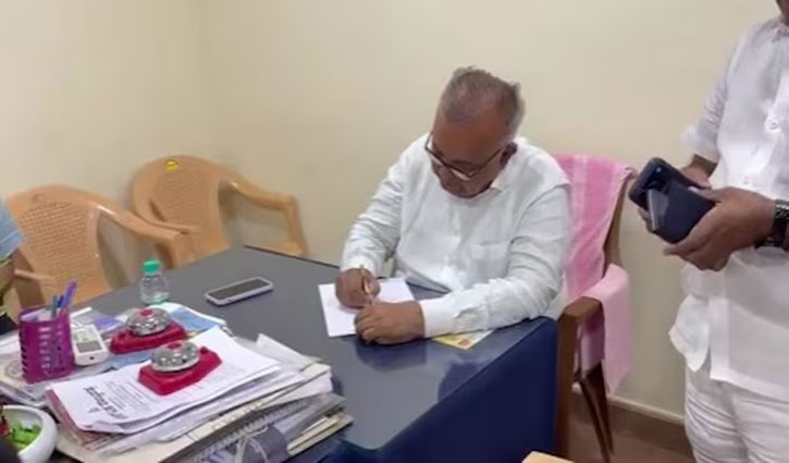 Karnataka: Ramalinga Reddy resigned from the Shivakumar cabinet after not getting the portfolio of his choice.