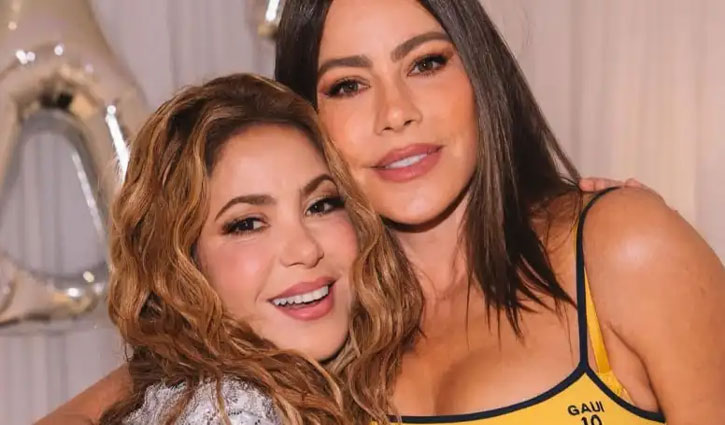 Shakira shared a clip featuring her 100th concert and her actress friend Sofia Vergara