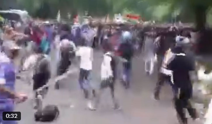 Clash and lathi-charge between CJP activists and police ahead of Parliament march.